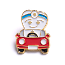 PRZYPINKA PIN ZĄBEK SAMOCHODZIK